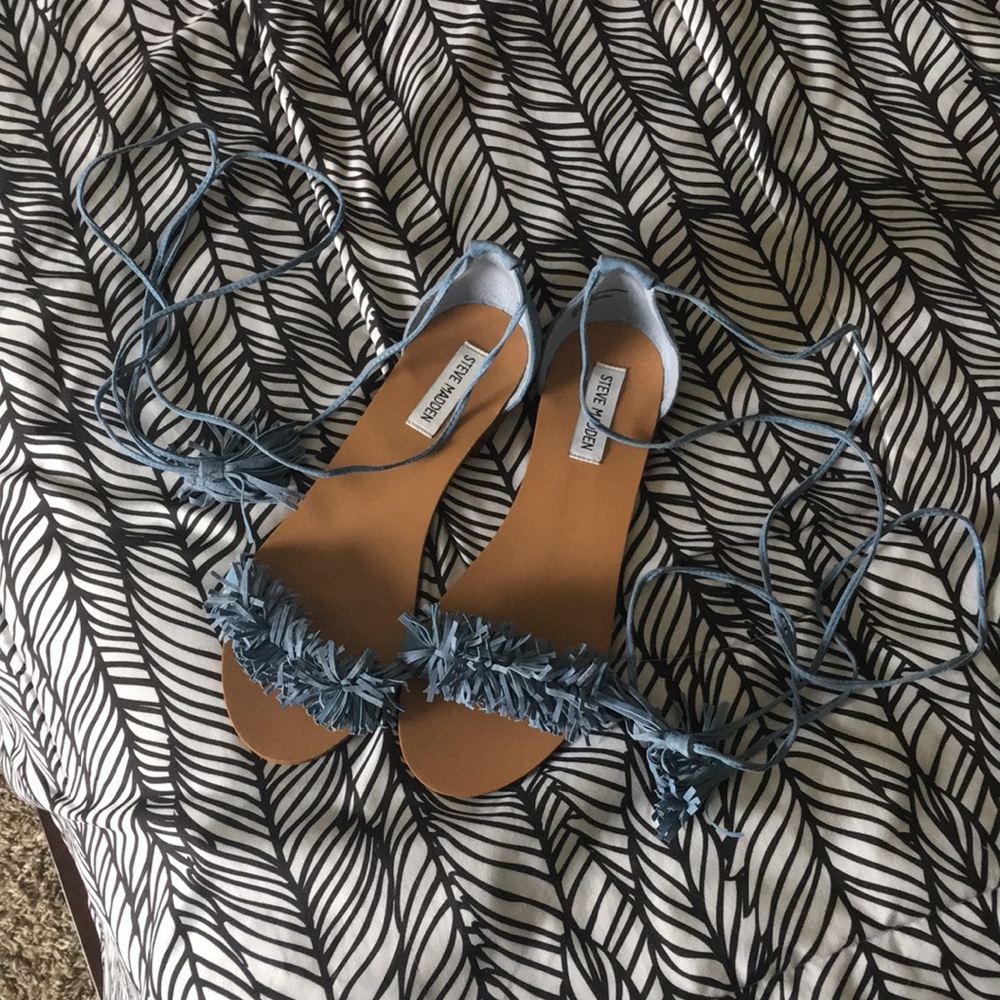 ADORABLE STEVE MADDEN WRAP SANDALS NWOT!